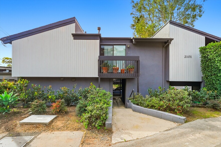 More Photos Of 2101 Glenneyre St, Laguna Beach Apartments For Sale
