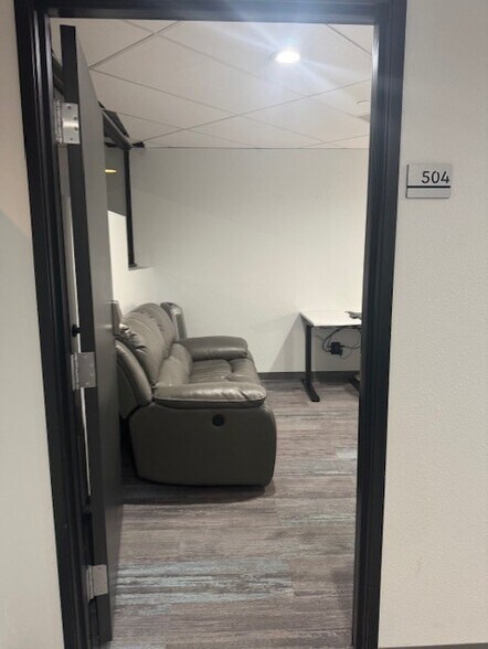 More Photos Of 3275 W Ina Rd, Tucson Coworking Space