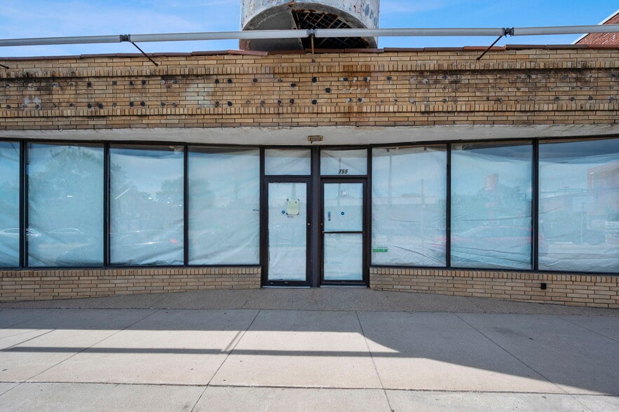More Photos Of 755 N Snelling Ave N, Saint Paul Storefront For Lease