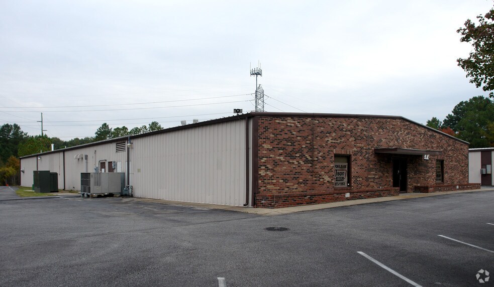 More Photos Of 22 Research Dr, Hampton Warehouse For Lease