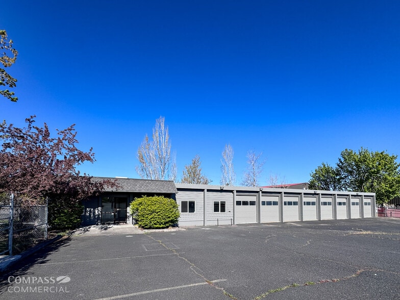 Primary Photo Of 100 NE Hawthorne Ave, Bend Flex For Lease