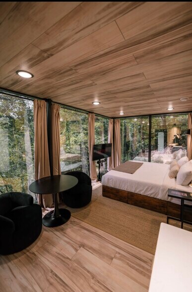 More Photos Of 1708 Minty Way, Sevierville Hotel For Sale