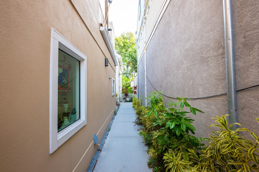 More Photos Of 1028 Truman Ave, Key West Storefront Retail Residential For Sale