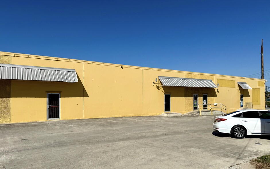 Primary Photo Of 5535-5545 Brewster St, San Antonio Light Manufacturing For Lease