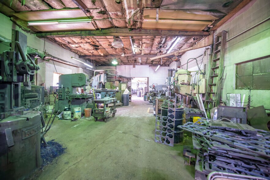 More Photos Of 1128 N Main St, Uhrichsville Manufacturing For Sale