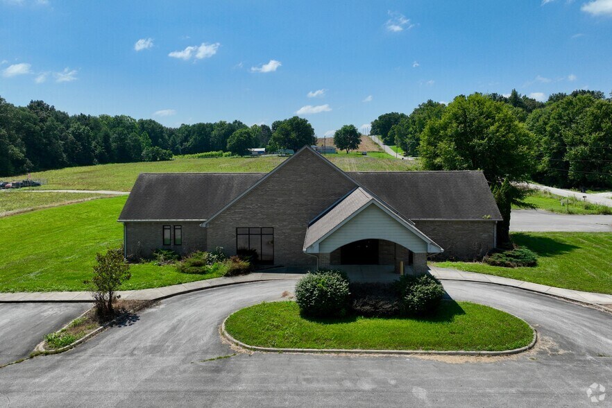 More Photos Of 7820 S Voyles Rd, Pekin Medical For Lease