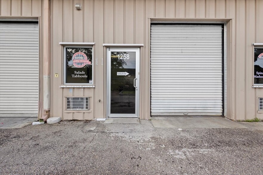 More Photos Of 1250-1264 SW Biltmore St, Port Saint Lucie Warehouse For Lease