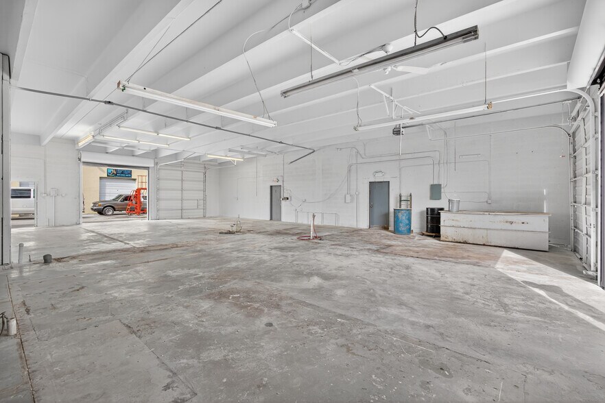 More Photos Of 1460 Cypress Dr, Jupiter Warehouse For Lease