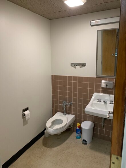 More Photos Of 2800 Lafayette Rd, Portsmouth Freestanding For Lease