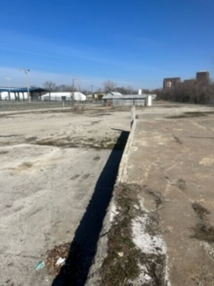 More Photos Of 522 S Virginia Ave, Bartlesville Land For Lease