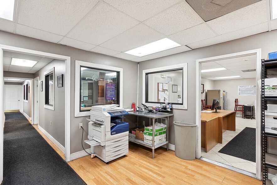 More Photos Of 234 Harbor Cir, New Orleans Warehouse For Sale