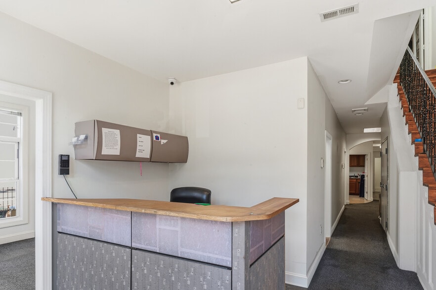 More Photos Of 1512 Marion Barry Ave SE, Washington Office For Sale