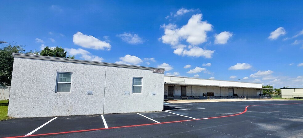 More Photos Of 4233 Janada St, Haltom City Warehouse For Lease