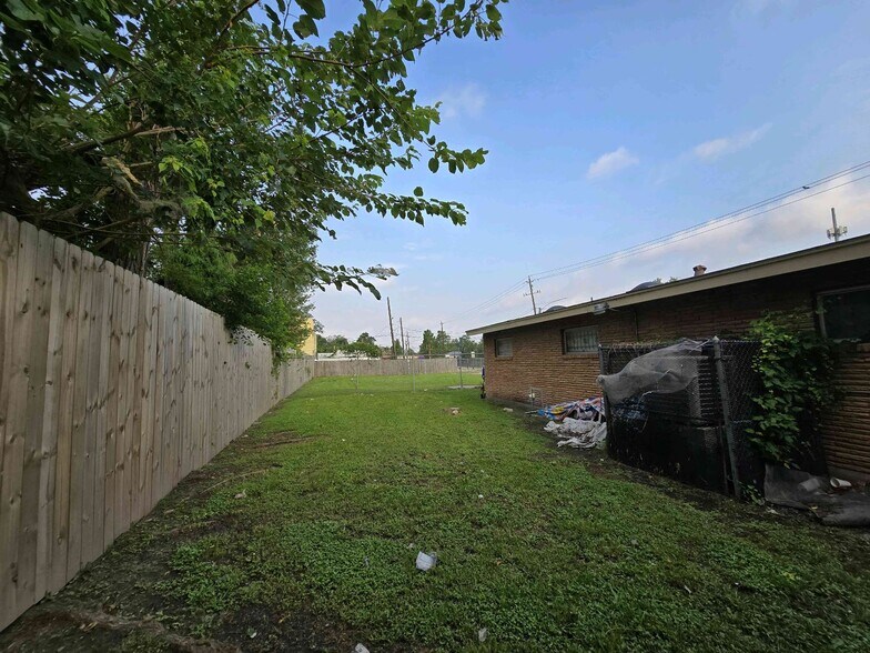 More Photos Of 1212 Crosstimbers St, Houston Office Residential For Sale