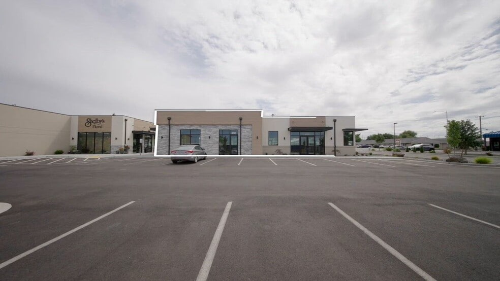 Primary Photo Of 6018 W Clearwater Ave, Kennewick General Retail For Lease
