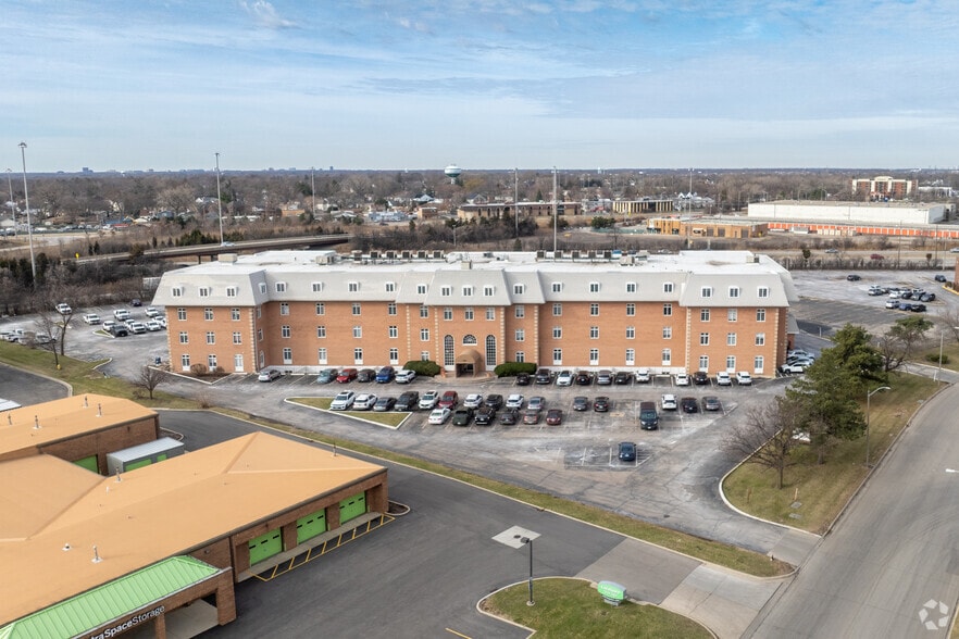 More Photos Of 188 Industrial Dr, Elmhurst Office For Lease