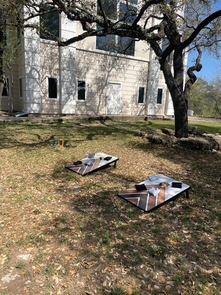 More Photos Of 6601 Vaught Ranch Rd, Austin Unknown For Lease