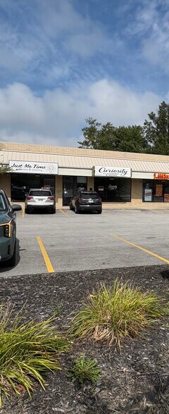 More Photos Of 33419 Vine St, Willowick Storefront For Lease