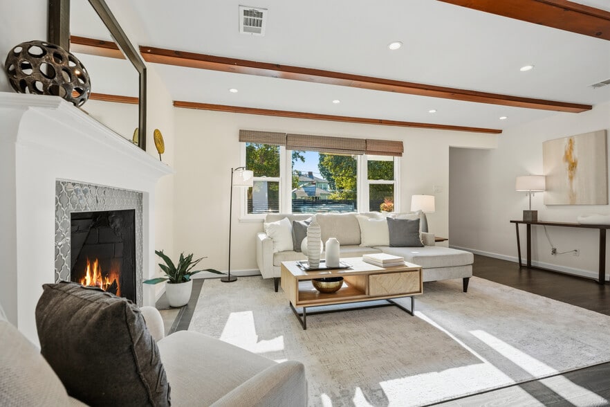 More Photos Of 5438-5440 Colfax Ave, Valley Village Apartments For Sale