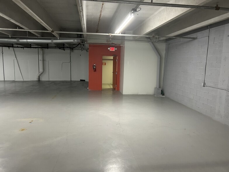 More Photos Of 312-384 S Military Trl, Deerfield Beach Light Distribution For Lease