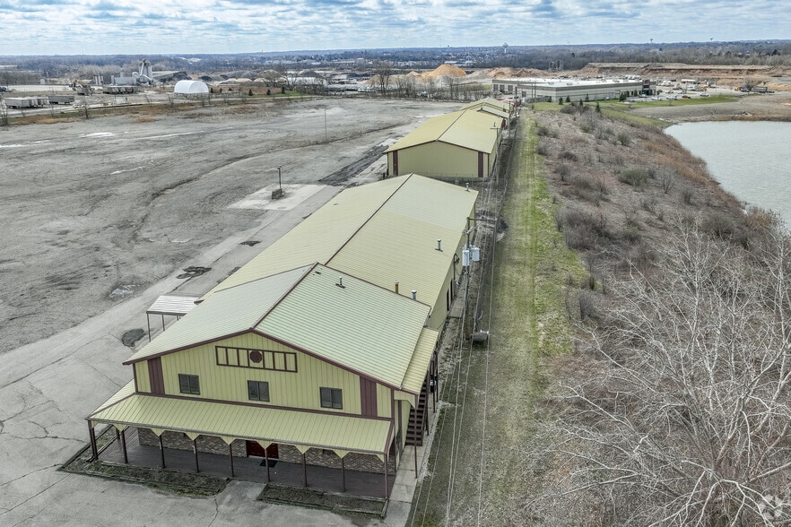 More Photos Of 3504 S Virginia, Crystal Lake Truck Terminal For Sale