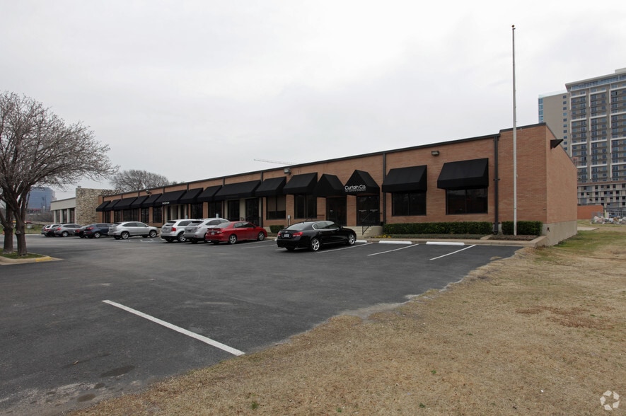 More Photos Of 1645 N Stemmons Fwy, Dallas Showroom For Lease