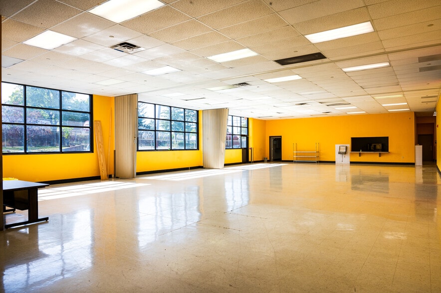 More Photos Of 4200 N Holton St, Milwaukee Warehouse For Lease