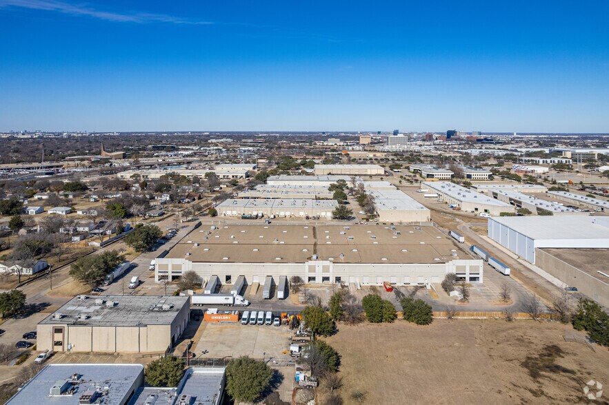 More Photos Of 660 N Dorothy Dr, Richardson Distribution For Lease