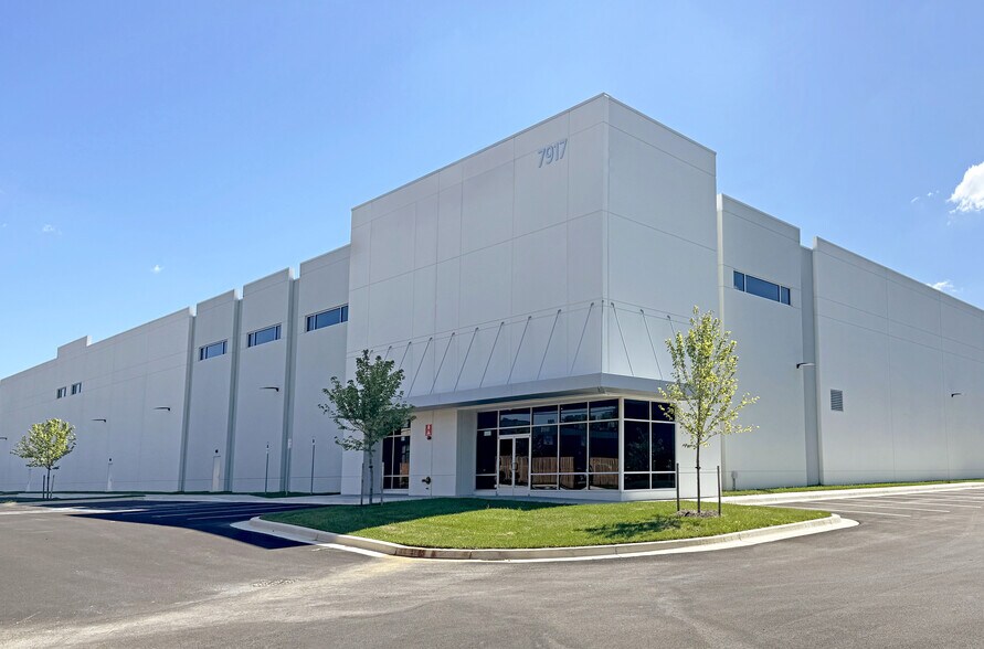 More Photos Of 7917 Fernham Ln, District Heights Warehouse For Lease