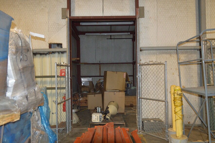 More Photos Of 1300 S Bolton St, Jacksonville Warehouse For Sale
