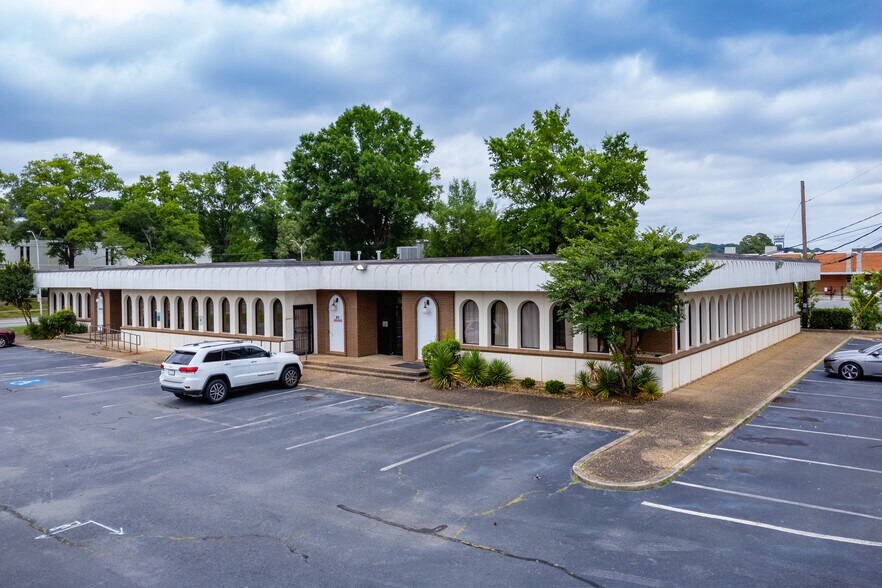More Photos Of 324 W Pershing Blvd, North Little Rock Office For Sale
