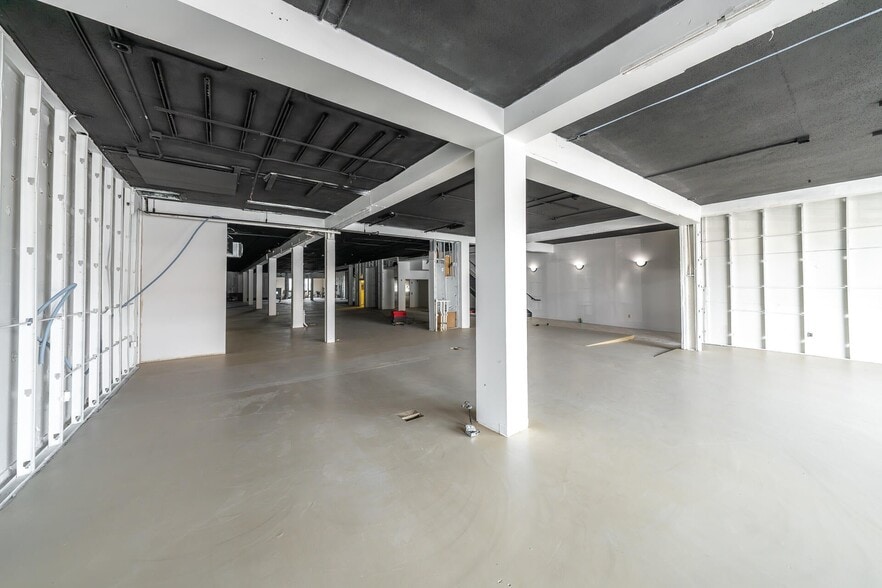 More Photos Of 846 Main St, Lake Geneva Storefront For Sale