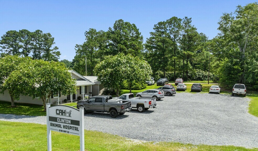 Primary Photo Of 8109 Highway 63, Clinton Veterinarian Kennel For Sale