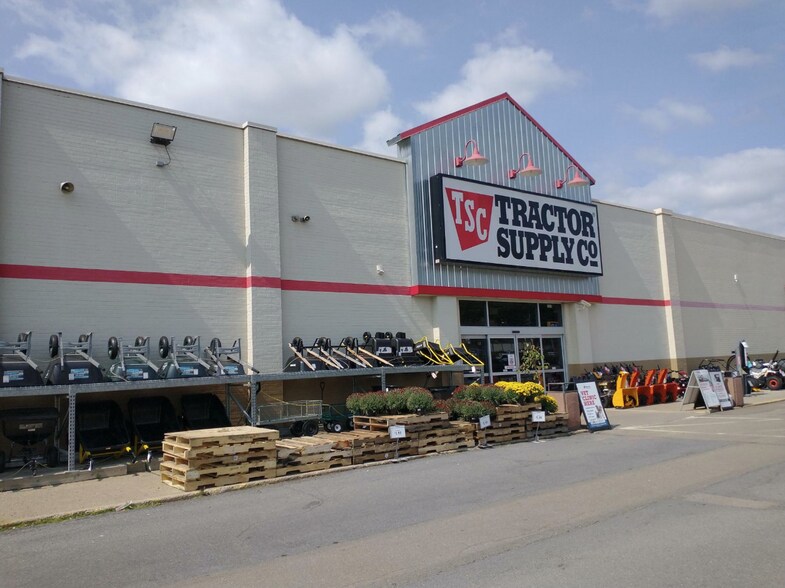 More Photos Of 1001 E Main St, Bradford Unknown For Lease