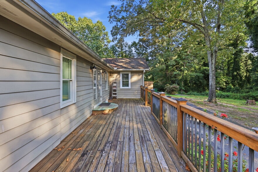 More Photos Of 3365 Thompson Bridge Rd, Gainesville Freestanding For Sale