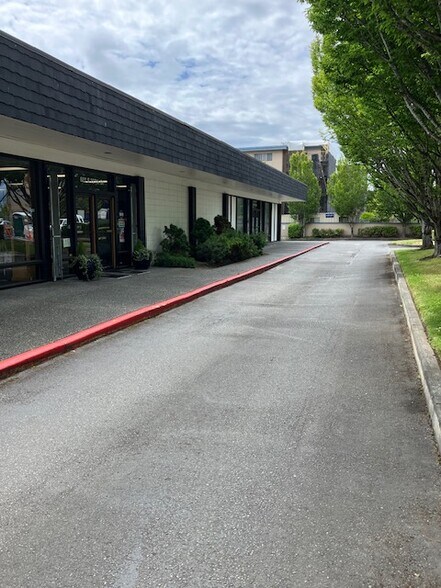 Primary Photo Of 627 S 227th St, Des Moines Freestanding For Lease