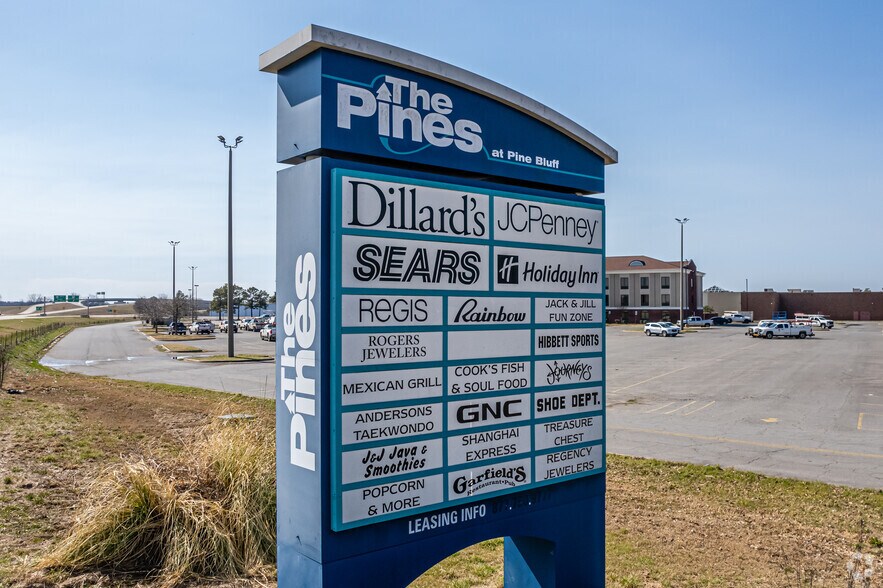 More Photos Of 2901 Pines Mall Dr, Pine Bluff Department Store For Sale