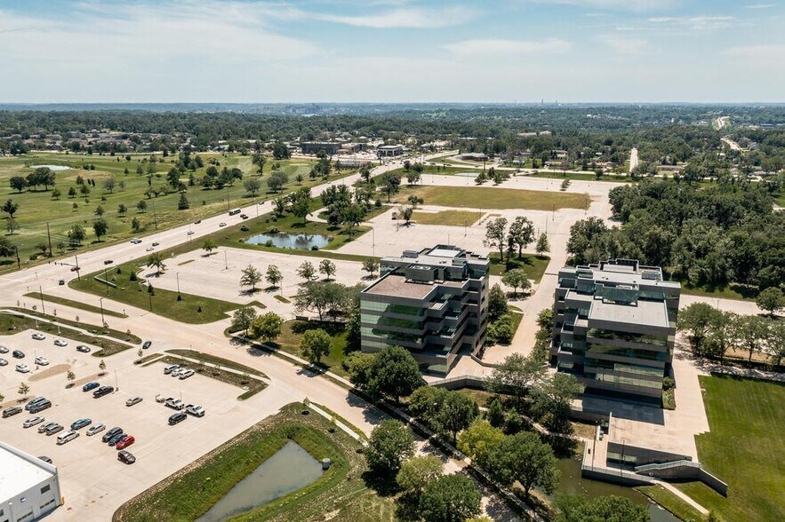 More Photos Of 4425 N River Blvd NE, Cedar Rapids Office For Sale