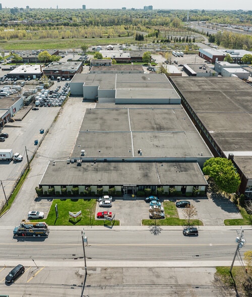 More Photos Of 5660 Rue Ferrier, Mont-Royal Distribution For Lease