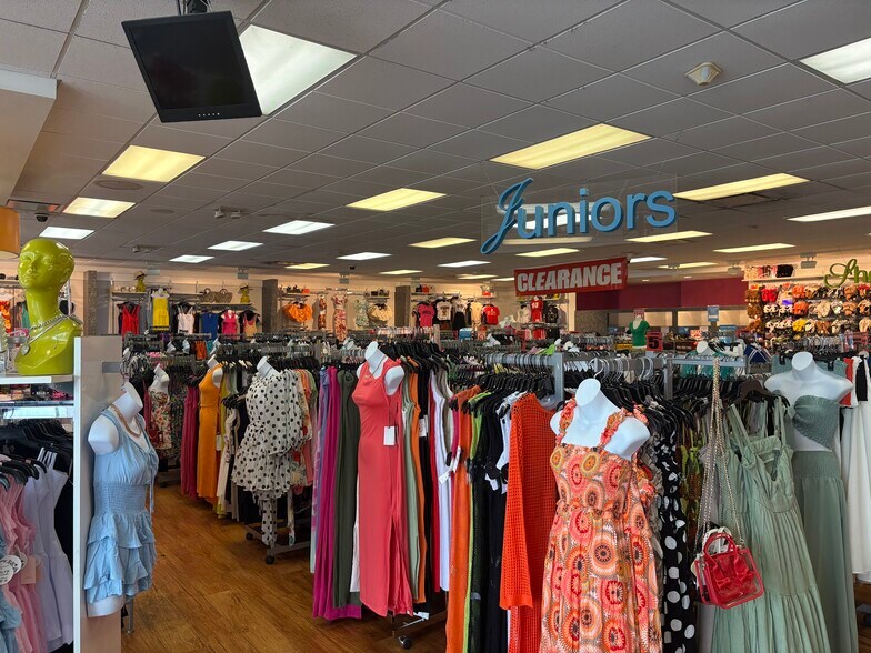 More Photos Of 1765-1781 NE 163rd St, North Miami Beach Unknown For Lease