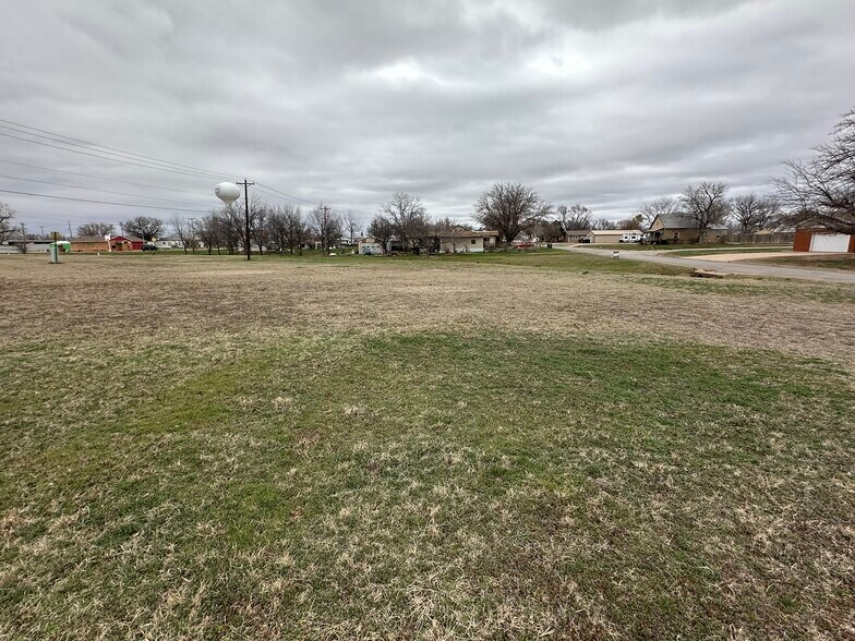 More Photos Of 623 N Main St, Fairview Land For Sale