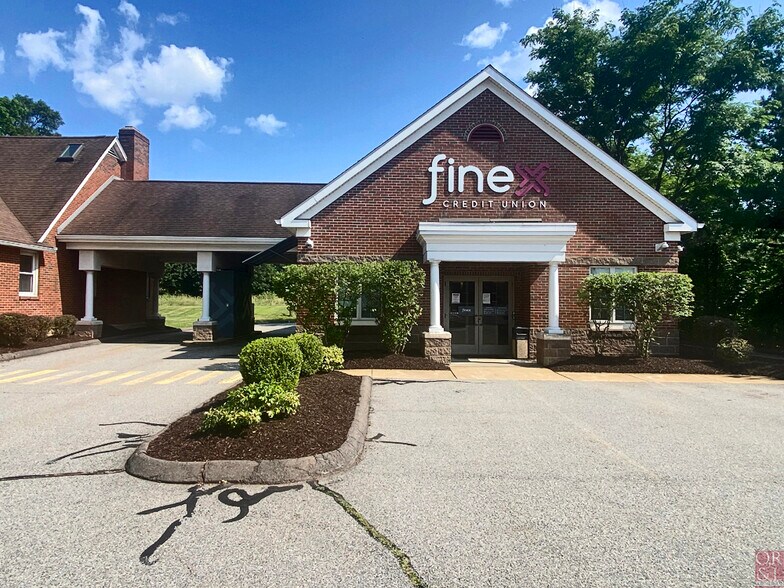 More Photos Of 60-62 Hyde Ave, Vernon Storefront Retail Office For Lease