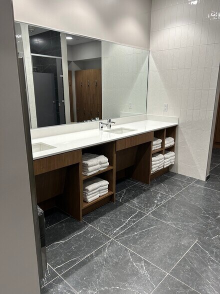 More Photos Of 600 E Las Colinas Blvd, Irving Office For Lease