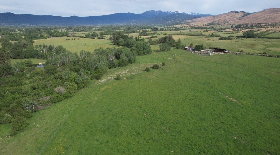 More Photos Of 38594 Sunny Dell Ln, Halfway Land For Sale