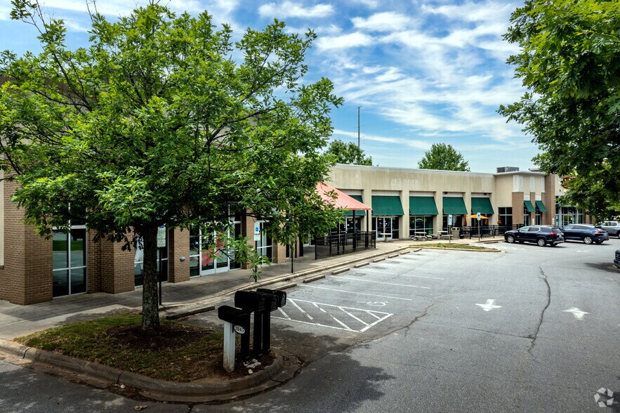 More Photos Of 2043-2049 Catawba Valley Blvd SE, Hickory Restaurant For Lease