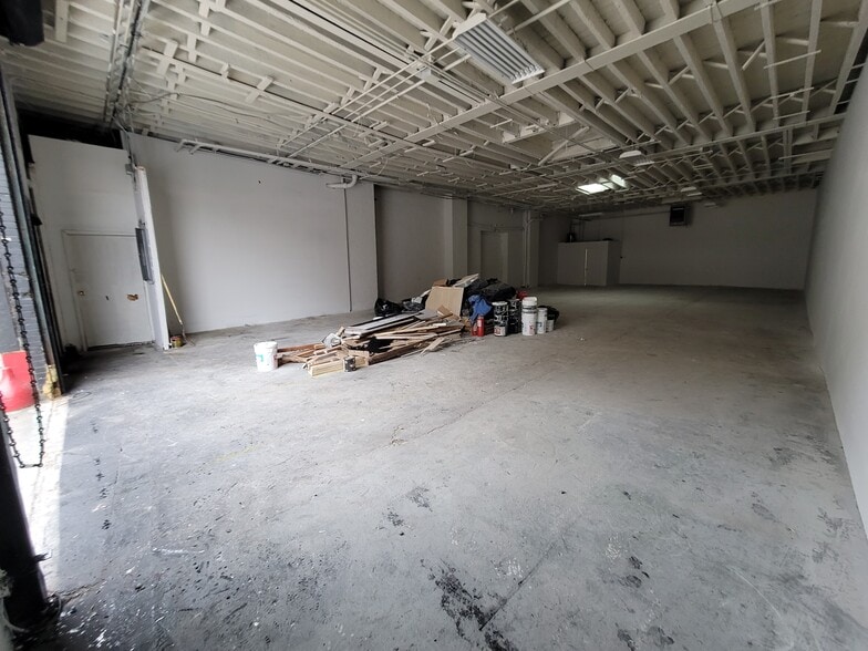 More Photos Of 272-280 Seigel St, Brooklyn Restaurant For Lease