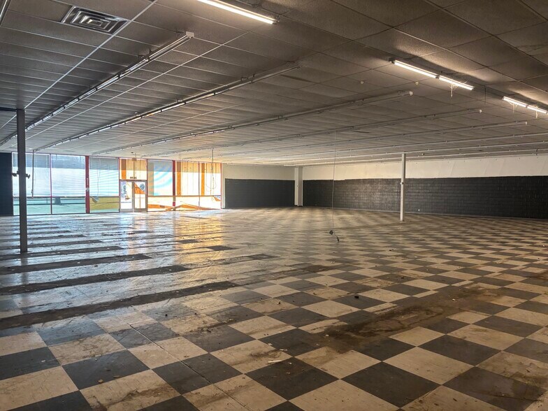 More Photos Of 2639 W Meighan Blvd, Gadsden Freestanding For Lease