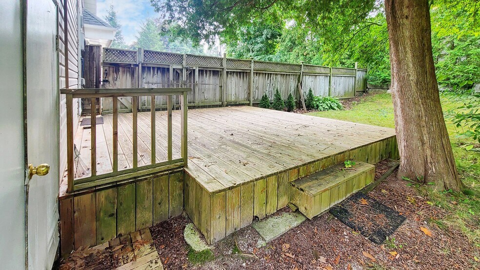 More Photos Of 509 Lakeshore Rd W, Oakville General Retail For Sale