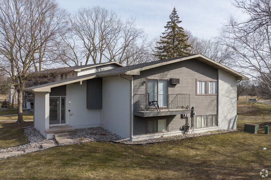 More Photos Of 5530 Kaynorth Rd, Lansing Apartments For Sale