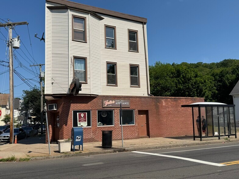 More Photos Of 1362 State St, New Haven Storefront Retail Residential For Sale